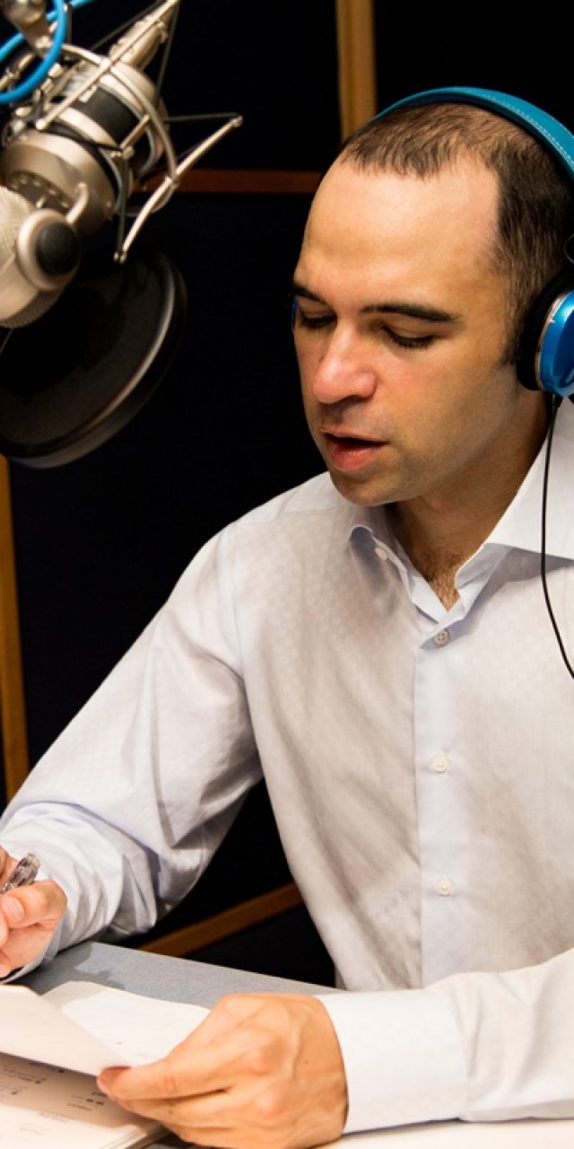 Narrator crop